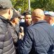 Фото 24-kg.com. Акция протеста в Бишкеке: митингующие подрались с неизвестными