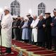 Фото пресс-службы президента. Садыр Жапаров посетил центральную мечеть «Сулайман-Тоо» в Оше и провел ооз ачар