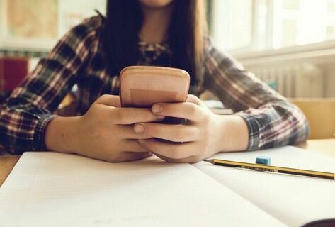 President of Kyrgyzstan signs law on rules for using mobile phones in schools