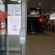Фото 24-kg.com. На входе в Red Center установили дозатор с антисептиком