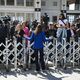 Фото СМИ. Сотни журналистов собрались у Дворца Долмабахче в Стамбуле, где состоятся переговоры России и Украины